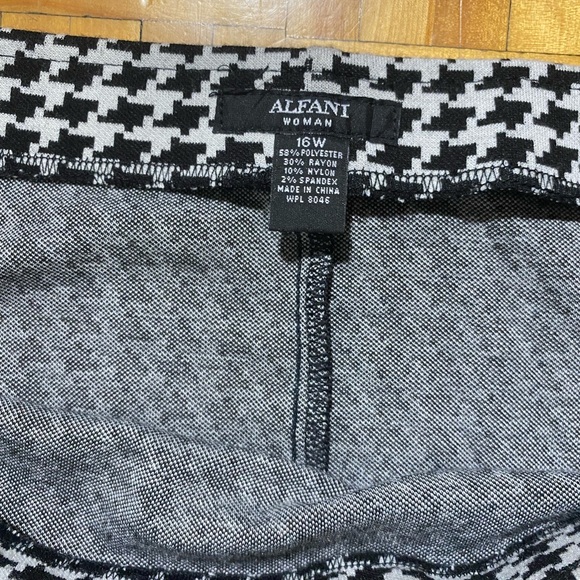 ✨Plus size Alfani Pencil skirt Size 16W✨ - Picture 5 of 5